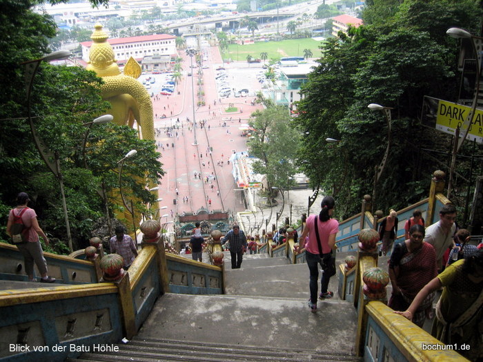 Kurz vor dem Eingang der Batu Höhle