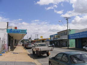 Miriam Vale, der Ort, wo der Hund begraben ist und die Kneipe lebendig am Bruce Highway