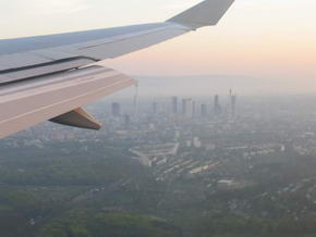 Anflug Frankfurt mit Skyline