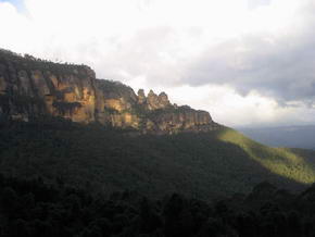 Three Sisters bei Sonnenuntergang 