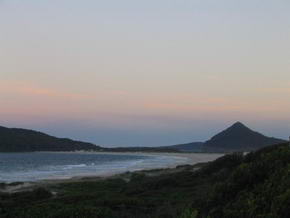 Die Bucht voni Hawks Nest bei Abenddmmerung