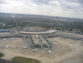 Düsseldorf Flughafen von oben - eine Minute nach dem Start