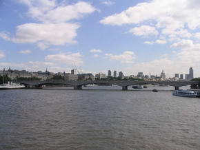 Blick auf die Themse von der Hungerford Railway Bridge