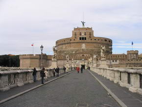 Brcke Ponte S. Angelo mit Engelsburg im Hintergrund