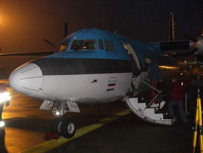 Fokker 50 in Dsseldorf beim Einstieg