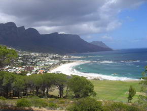 Abschliessend noch mal ein Blick auf den Strand von Camps Bay und im Hintergrund die 12 Aposteln