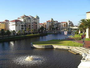 ...und noch ein Bild der Kanle und Appartementhuser in Centruy City