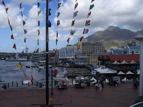 V&A Waterfront mit Blick auf den Lions Head
