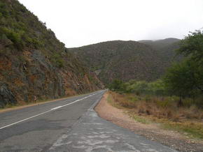 R328 nrdlich vor Oudtshoorn, aber noch vorm Swartberg Pass