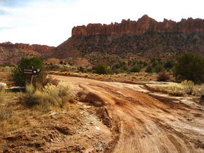 Wolverine Loop Rd. am Beginn des Trails zum Little Death Hollow