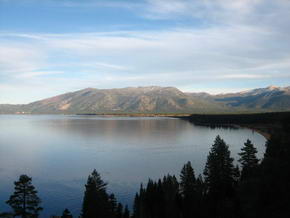 Lake Tahoe im Abendlicht