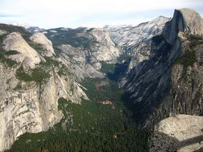 Blick vom Glacier Point auf den Half Dome und die Hight Sierra