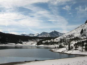 Verschneiter Tioga Pass im November