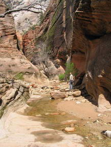 Zion -  Erholungpause - keine Steigung im Echo Canyon