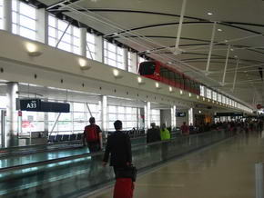 Detroit Flughafen mit der Express Tram