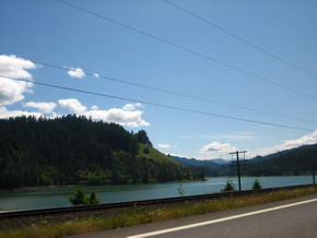 Landstrae auf dem Weg zum Cater Lake