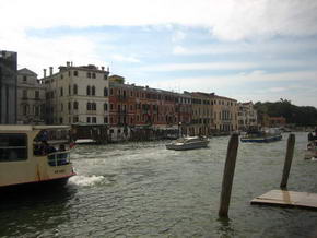 Blick auf die Kanle am Bahnhof
